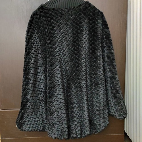 Black velvet cape new, size medium from Rada