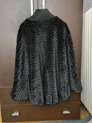 Black velvet cape new, size medium from Rada