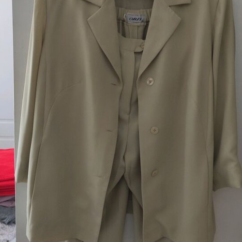 Oris women's suit like new, beige