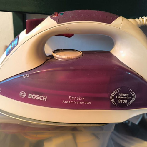 Bosch Sensixx Steam Generator 3100W steam iron like new