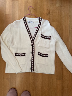 Toi&Moi knitted cardigan like new, white with flower buttons