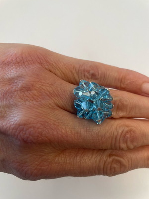 3D ring with bright blue moving crystals like new