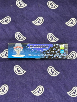 Hornet Blueberry Flavoured Rolling Papers King Size new, 32 sheets