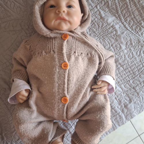 Baby doll like new, realistic