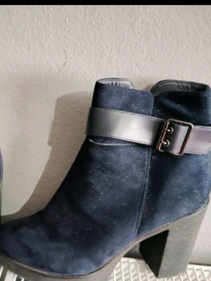 Ankle boots pack of two blue and black suede like new, size 41