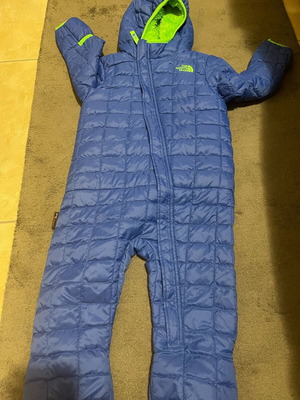 Ολόσωμη φόρμα βρεφική North Face σαν καινούργια 18-24 μηνών