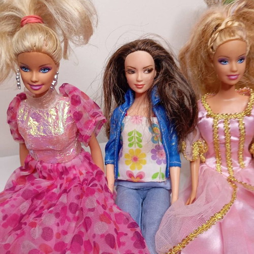 Barbie doll set of 3 used with clothes