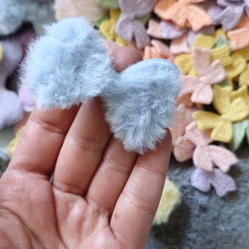 Bows in various colors and designs like new, 50 small and 20 large pieces