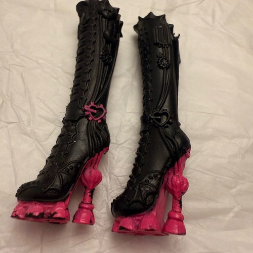 Monster High Dracubecca Freaky Fusion boots used 2014
