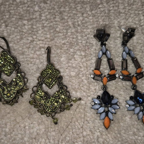 Various hanging earrings used, pack