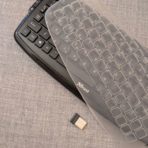 Ασύρματο πληκτρολόγιο Trust Entertainment με trackball σαν καινούργιο