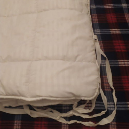 White mattress protector 2.0x1.5 meters, thick and soft with elastic bands