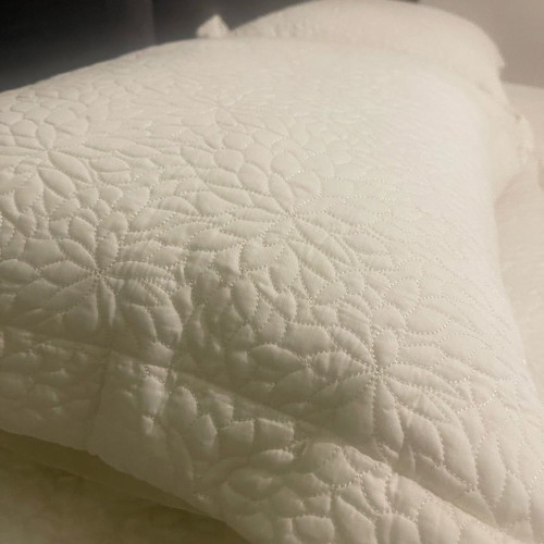 Nef-Nef bridal quilt used with 2 Oxford pillowcases and 2 pillows