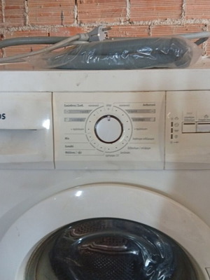 Pitsos washing machine used with front door