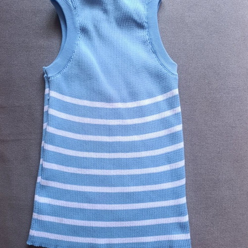 Sleeveless knitted top like new, white and blue, size XS