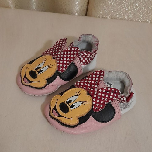 Adidas leather baby shoes used No 18 Disney