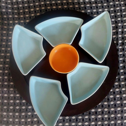Wooden platter with ceramic bowls like new for nuts