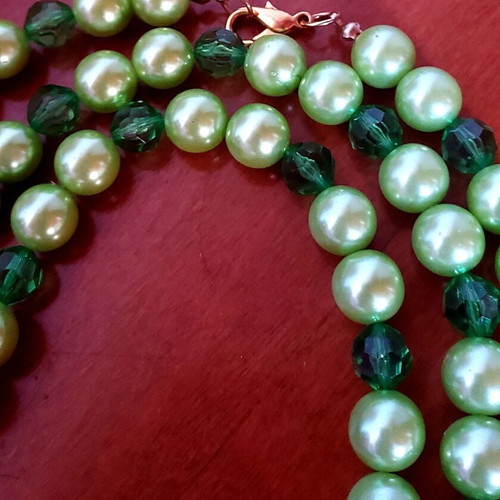 Vintage necklace with green faux pearls and crystal beads like new