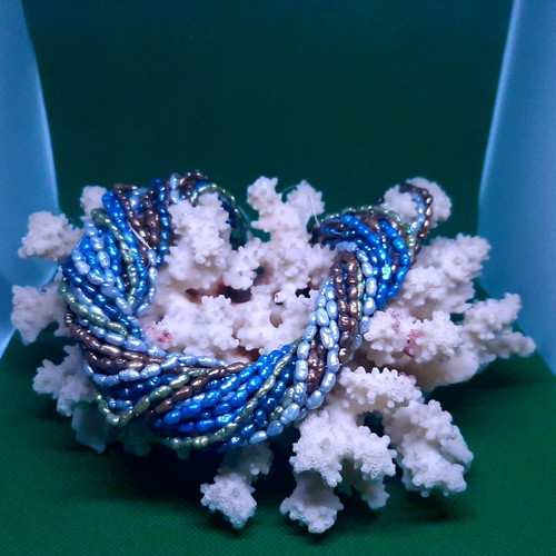 Necklace with natural pearls 21 parts like new, 41 cm long