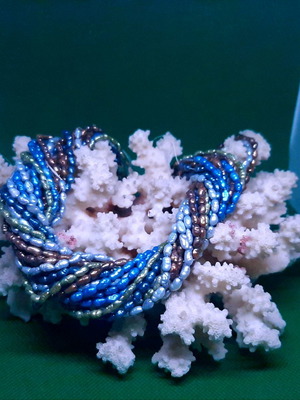 Necklace with natural pearls 21 parts like new, 41 cm long