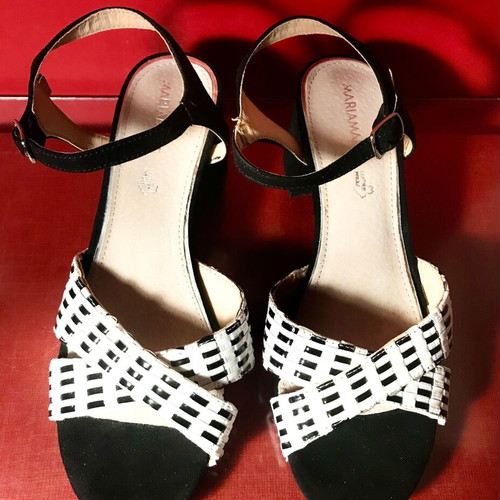 Maria Mare sandals size 38 like new, black and white