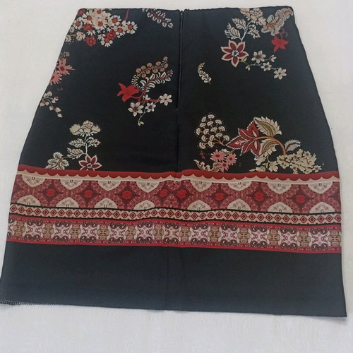 Lynne women's floral short skirt like new, size 42