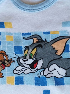 Κορμάκι λευκό κοντομάνικο καινούργιο με τύπωμα Tom και Jerry μέγεθος 0-1Μ