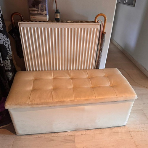 Storage chest with leatherette seat like new 2022