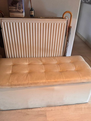 Storage chest with leatherette seat like new 2022