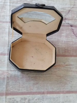 Δερματινό βαλιτσάκι για καλλυντικά μεταχειρισμένο με βελούδο και καθρέπτη