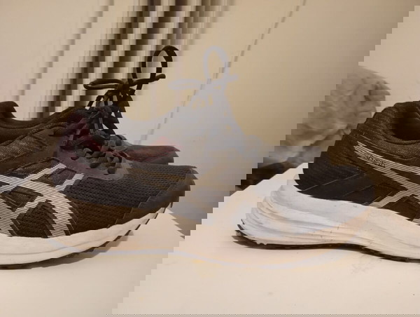 Γυναικεία αθλητικά παπούτσια asics