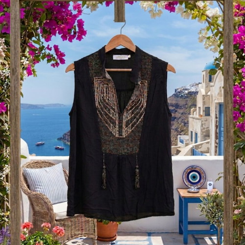 Aggel Knitwear sleeveless blouse with gold and silver embroidery