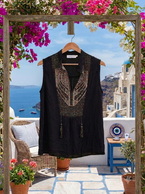 Aggel Knitwear sleeveless blouse with gold and silver embroidery