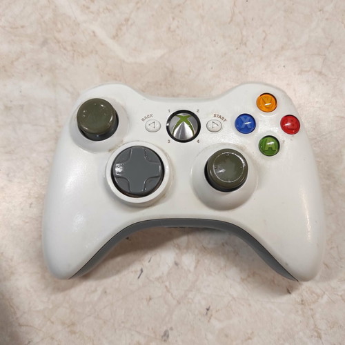 Xbox 360 Wireless Controllers like new, fully functional