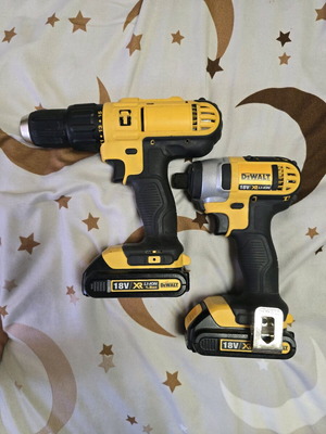 Σετ ασύρματου δραπάνου και κατσαβιδιού Dewalt 18V μοντέλα dcd776 και dcf885 σαν καινούργια