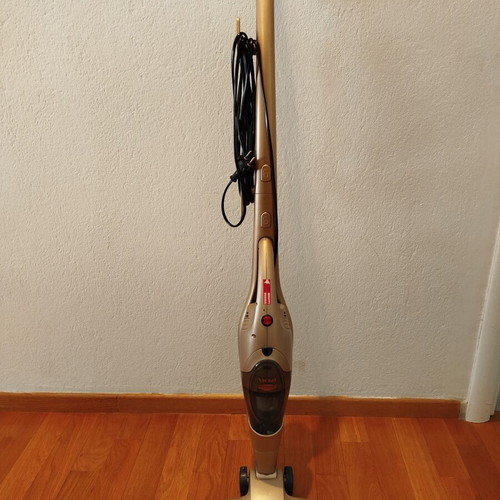 VICKO 2-in-1 Stick Vacuum Cleaner like new, corded 600W
