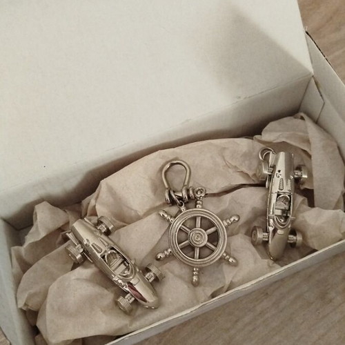 Keychain set new, 2 formula cars and 1 anchor