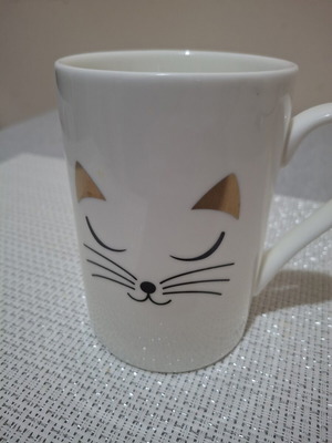 Mug with cat design