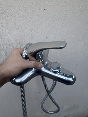 Bathtub faucet used in very good condition