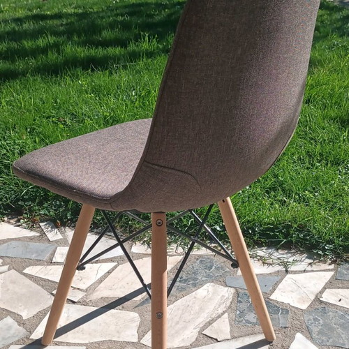 Soft dining chairs set of 4 in Eames style like new
