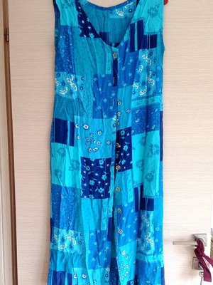Loose dress used with front buttons, blue and turquoise