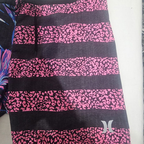 Hurley Phantom swim shorts like new, size XL, multicolor