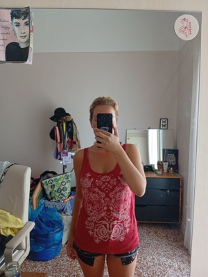 Red and white casual tank top, size M