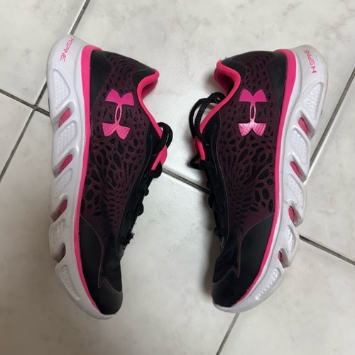 Under Armour Spine Laser women's running shoes used, size 38.5, black and pink