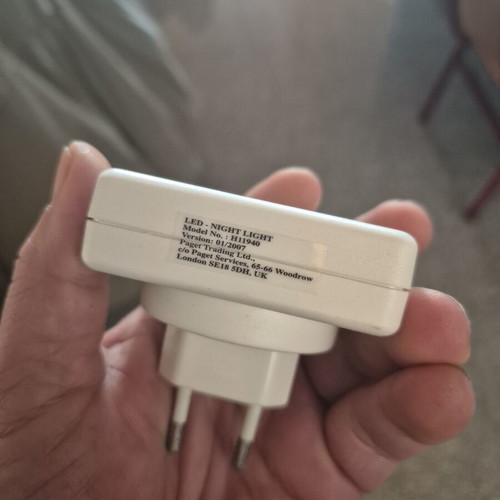Paget LED Night Light with Sensor, Like New, Warm Light