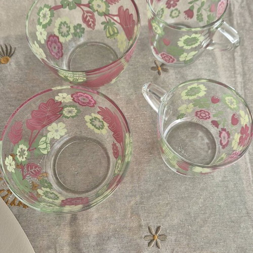 IKEA set 2 glass bowls and 2 glass mugs with flower pattern like new