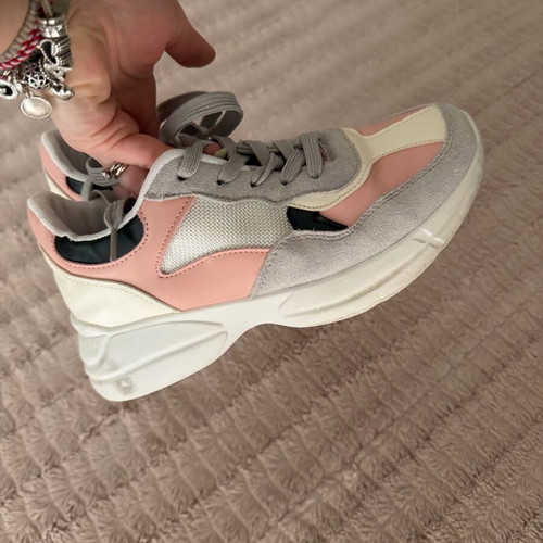 Women's athletic shoes used, size 39, white and pink