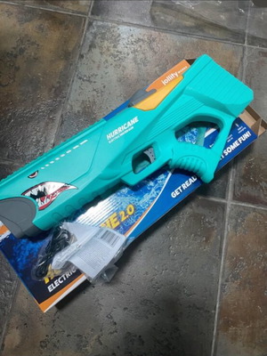 Electronic rechargeable water gun