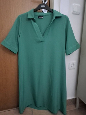 Green dress size M like new