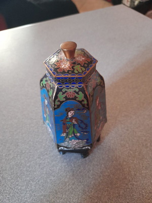 Chinese Vase Cloisonné with Lid like new